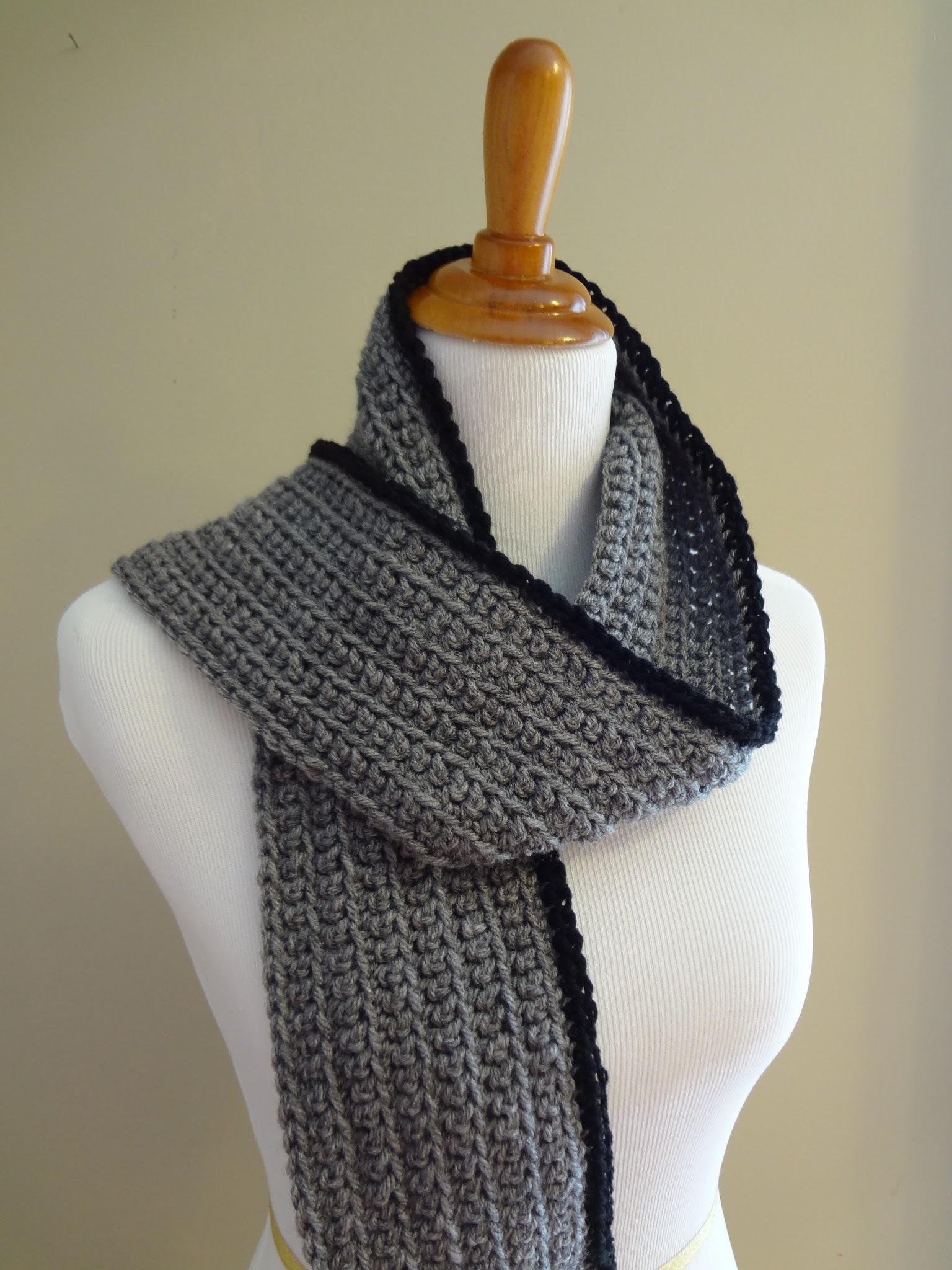 Outline Ribbed Crochet Scarf