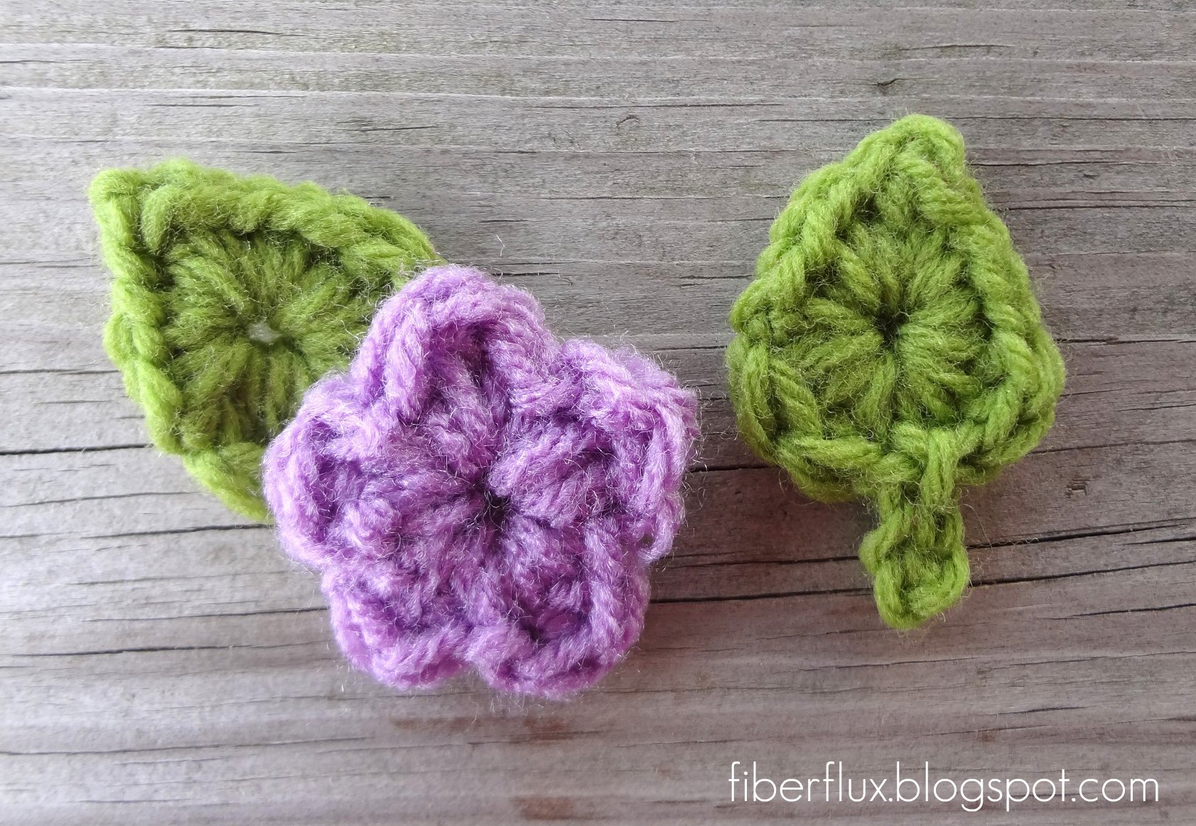 one round crochet leaf with stem
